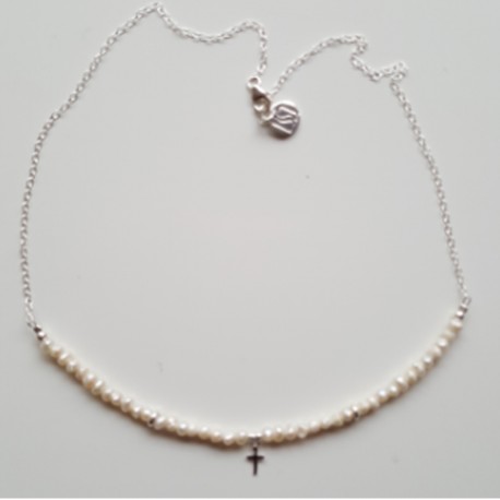 Colgante de plata y perlas con motivo cruz de la colección Primera Comunión de la joyería online PlataScarlata PSP52044
